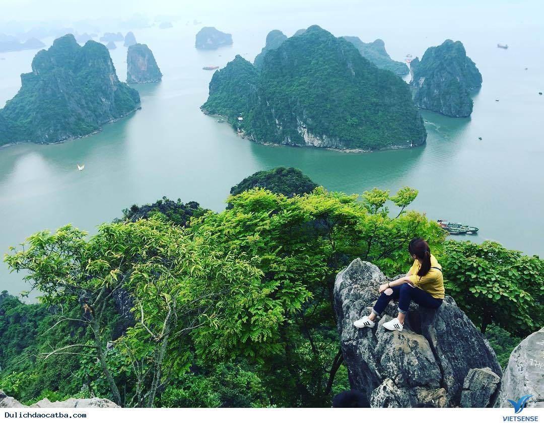 Núi Bài Thơ Hạ Long vẻ đẹp như tranh vẽ